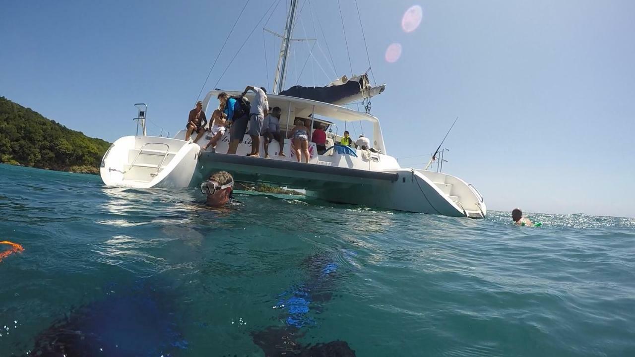 Wikkid Resort Dixon Cove المظهر الخارجي الصورة